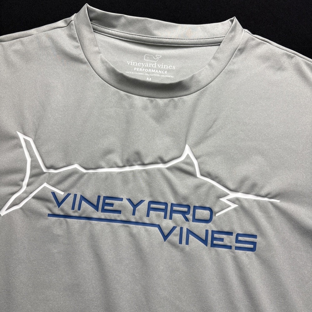Vineyard Vines Performance Mens Medium Gray White Spell Out Logo‎ Pullover Fish
